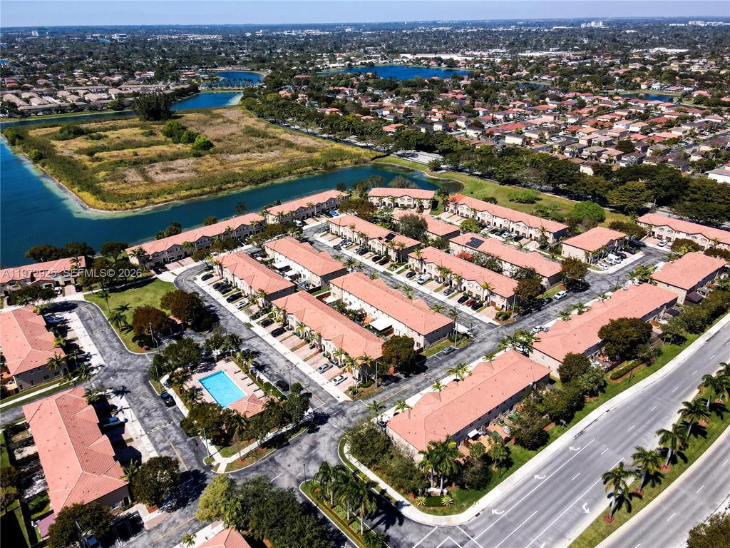 Real estate property located at 8905 221st Ter, Miami-dade, Lakes By The Bay Jay, Cutler Bay, FL