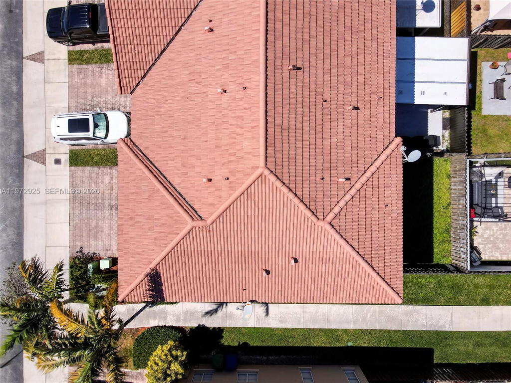 Real estate property located at 8905 221st Ter, Miami-dade, Lakes By The Bay Jay, Cutler Bay, FL
