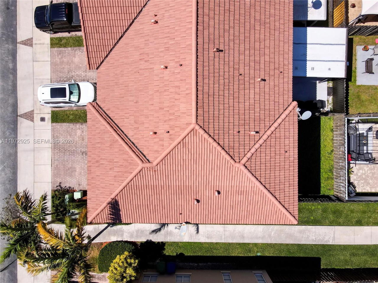 Real estate property located at 8905 221st Ter, Miami-dade, Lakes By The Bay Jay, Cutler Bay, FL