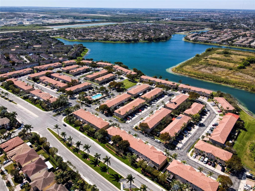 Real estate property located at 8905 221st Ter, Miami-dade, Lakes By The Bay Jay, Cutler Bay, FL
