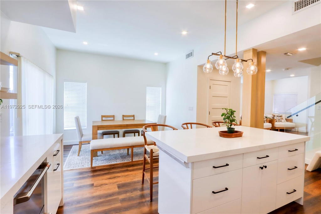 Real estate property located at 8905 221st Ter, Miami-dade, Lakes By The Bay Jay, Cutler Bay, FL