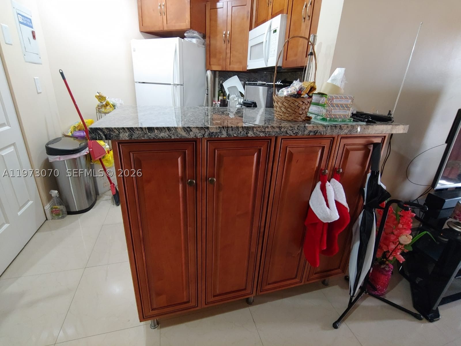 Real estate property located at 690 Park Dr #2-204, Miami-dade, West Gardens Village Cond, Miami, FL