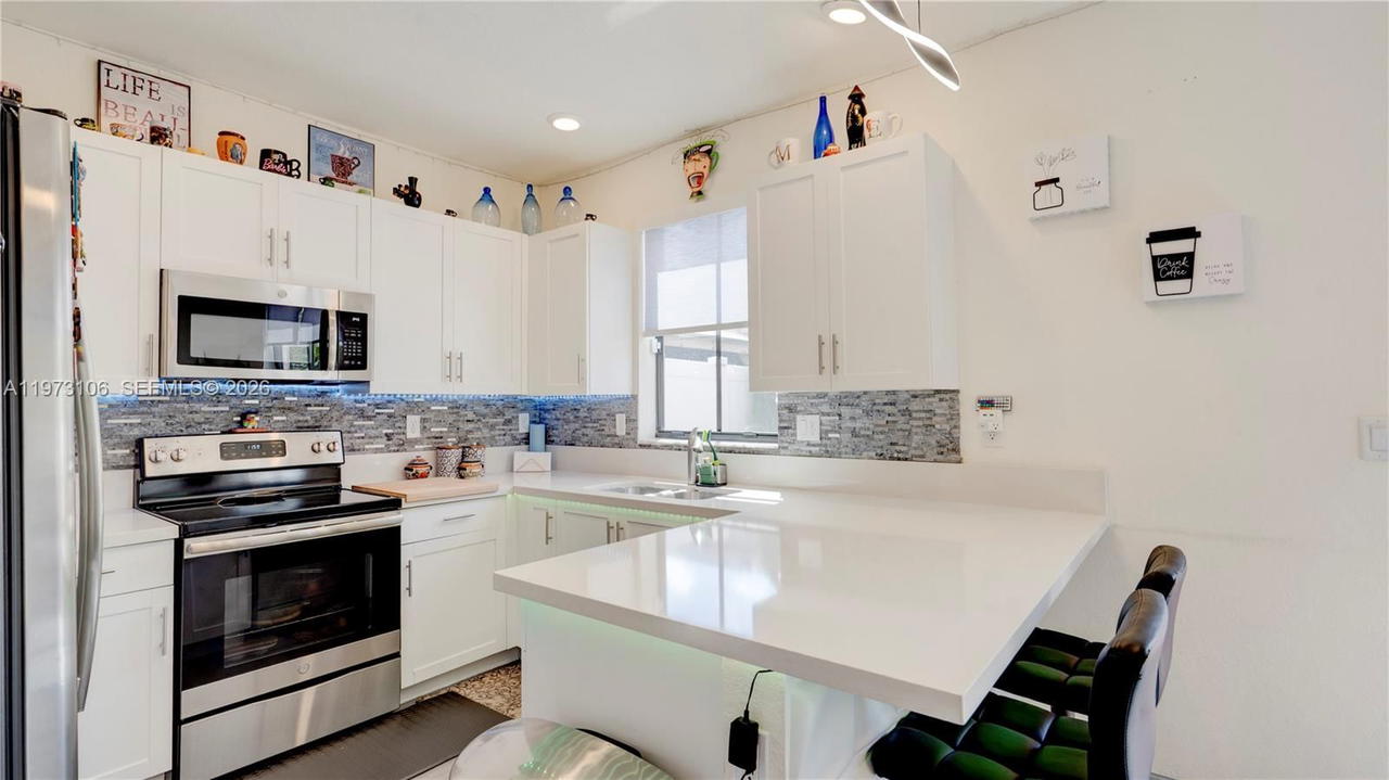 Real estate property located at 3494 106th Ter, Miami-dade, Aquabella Section Two, Hialeah, FL