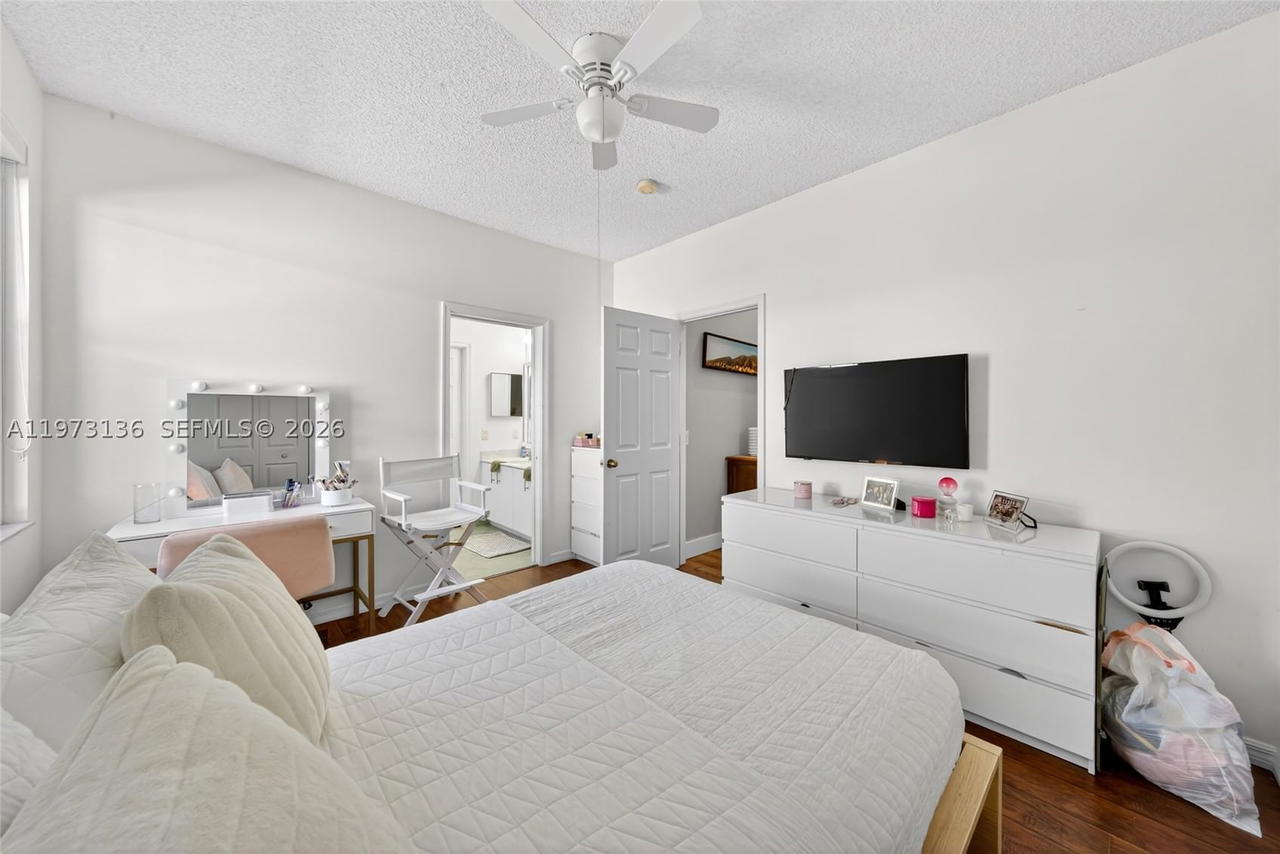 Real estate property located at 1623 Blue Jay Cir, Broward, Savanna, Weston, FL