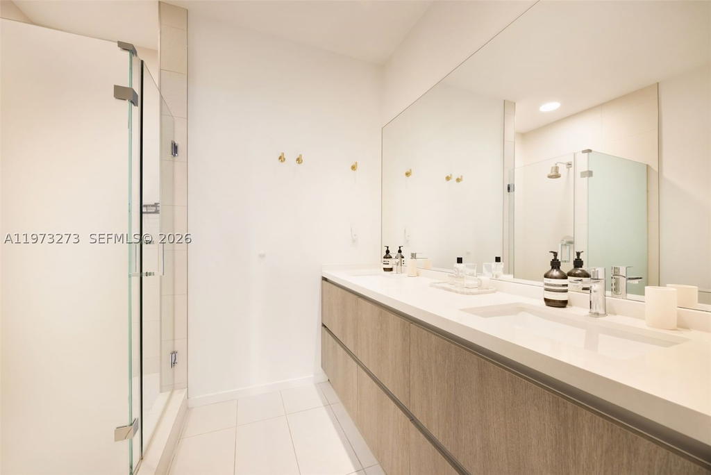 Real estate property located at 3156 27th Ave #305, Miami-dade, Cornelia M Day Sub, Coconut Grove, FL