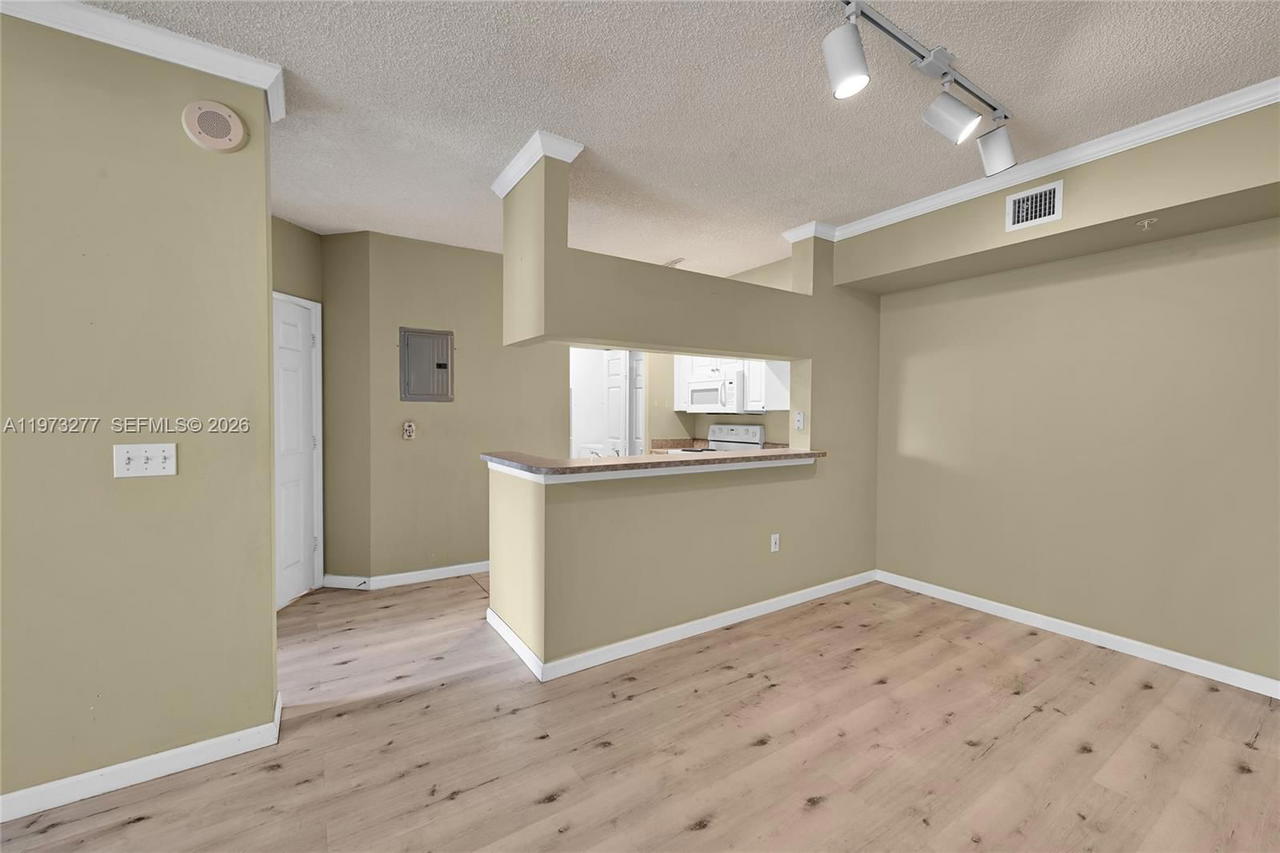 Real estate property located at 17150 Bay Rd #2210, Miami-dade, Porto Bellagio Condo, Sunny Isles Beach, FL