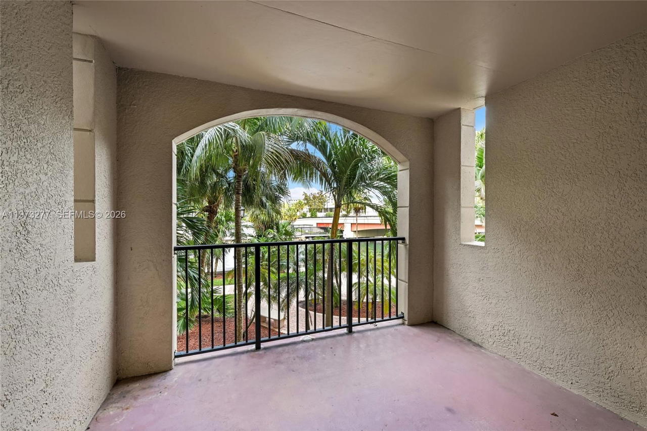 Real estate property located at 17150 Bay Rd #2210, Miami-dade, Porto Bellagio Condo, Sunny Isles Beach, FL