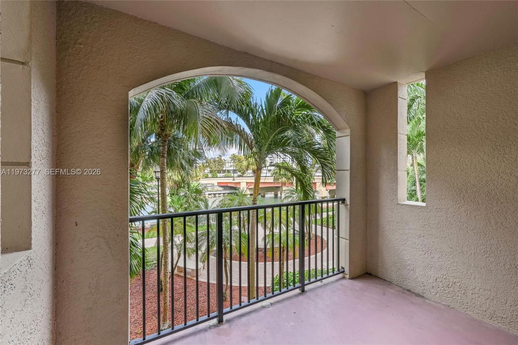 Real estate property located at 17150 Bay Rd #2210, Miami-dade, Porto Bellagio Condo, Sunny Isles Beach, FL