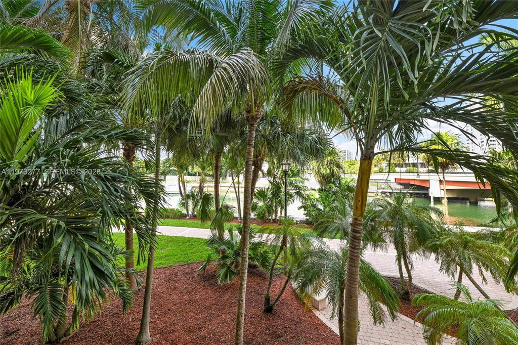 Real estate property located at 17150 Bay Rd #2210, Miami-dade, Porto Bellagio Condo, Sunny Isles Beach, FL