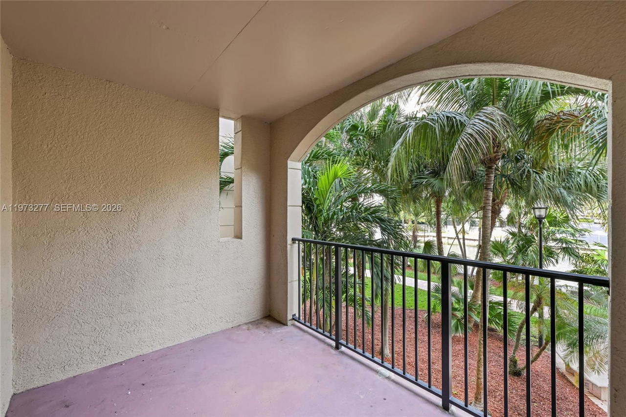 Real estate property located at 17150 Bay Rd #2210, Miami-dade, Porto Bellagio Condo, Sunny Isles Beach, FL
