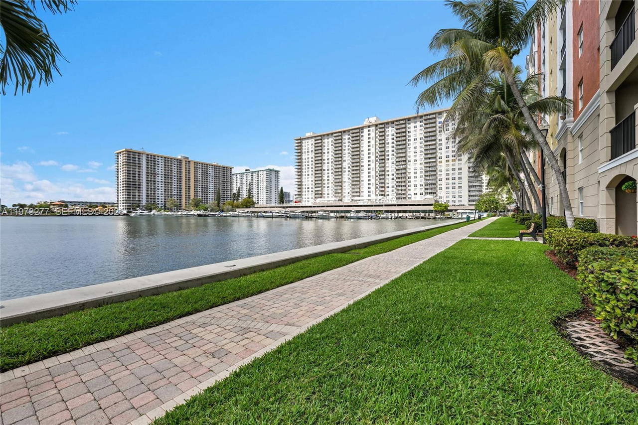 Real estate property located at 17150 Bay Rd #2210, Miami-dade, Porto Bellagio Condo, Sunny Isles Beach, FL