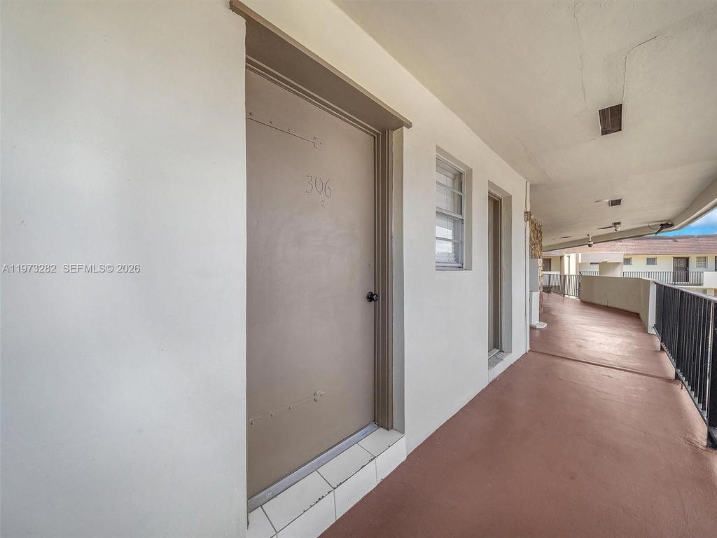 Real estate property located at 1530 191st St #306, Miami-dade, Third Horizons Condo, Miami, FL