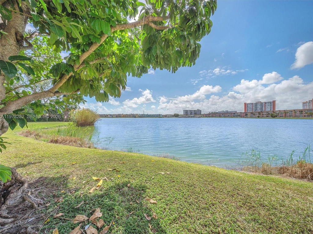 Real estate property located at 1530 191st St #306, Miami-dade, Third Horizons Condo, Miami, FL
