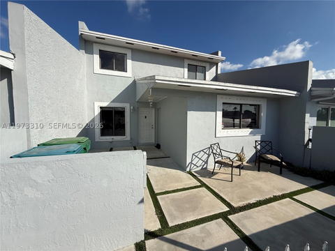 Real estate property located at 5685 194th Ln, Miami-dade, Lakes Of Acadia Unit One, Miami Gardens, FL