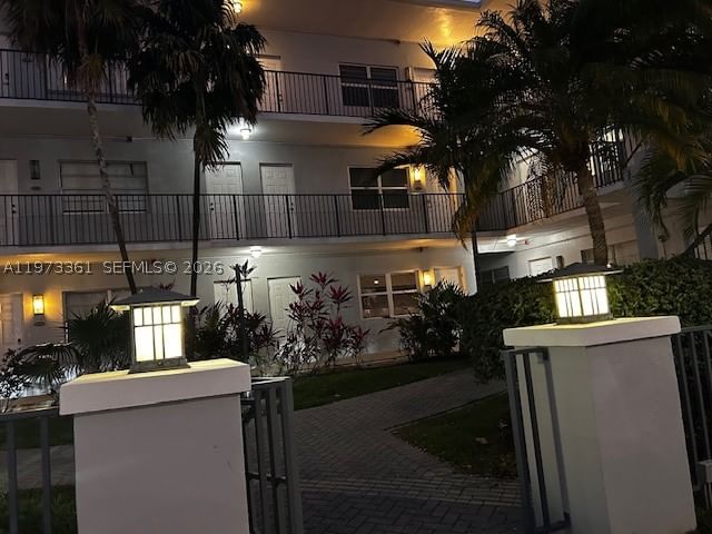 Real estate property located at 2200 Ocean Dr N102, Broward, Waterway @ Hollywood Beac, Hollywood, FL
