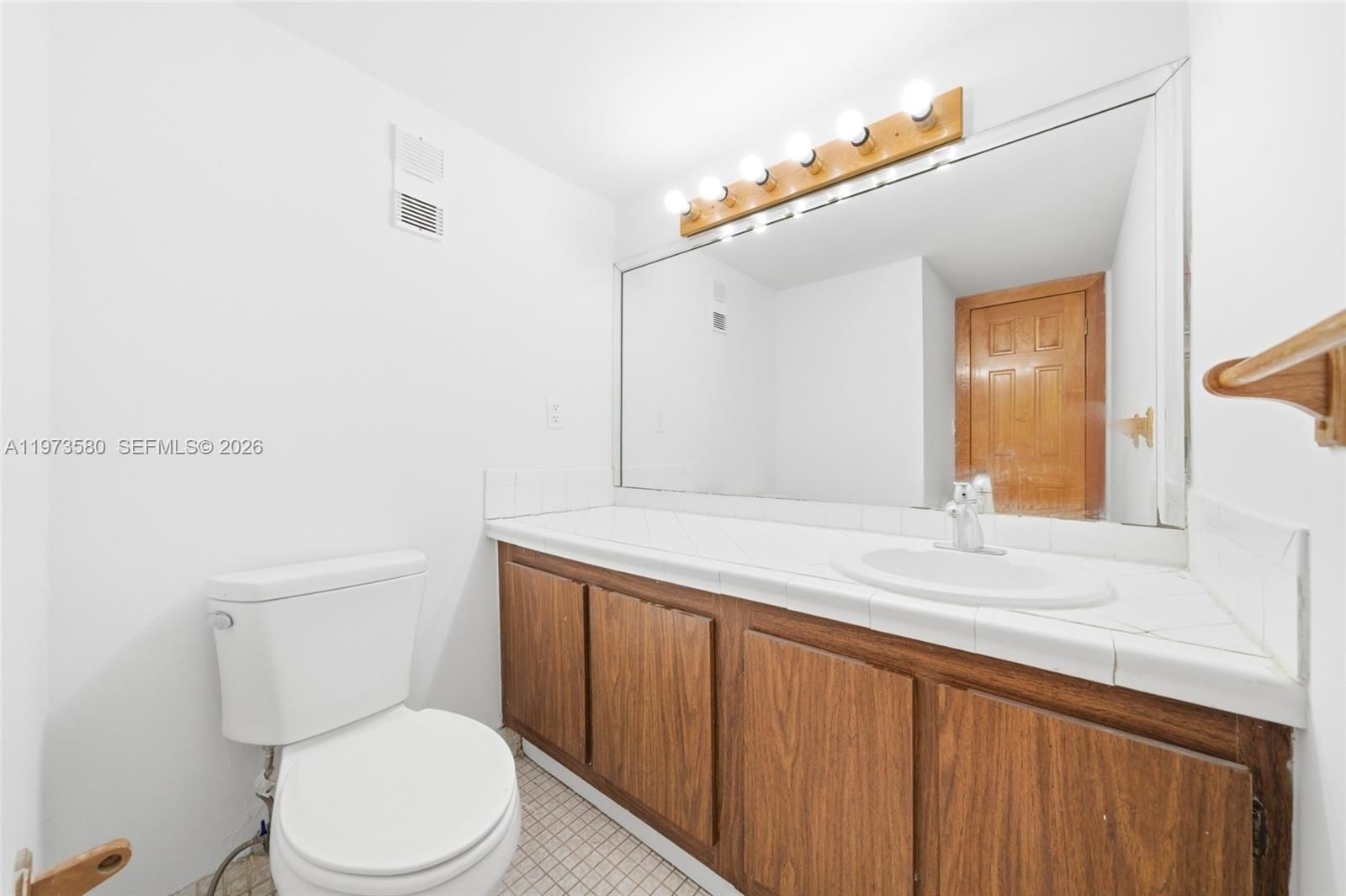 Real estate property located at 14371 Kendale Lakes Cir, Miami-dade, Catalonia Lake Villas, Miami, FL