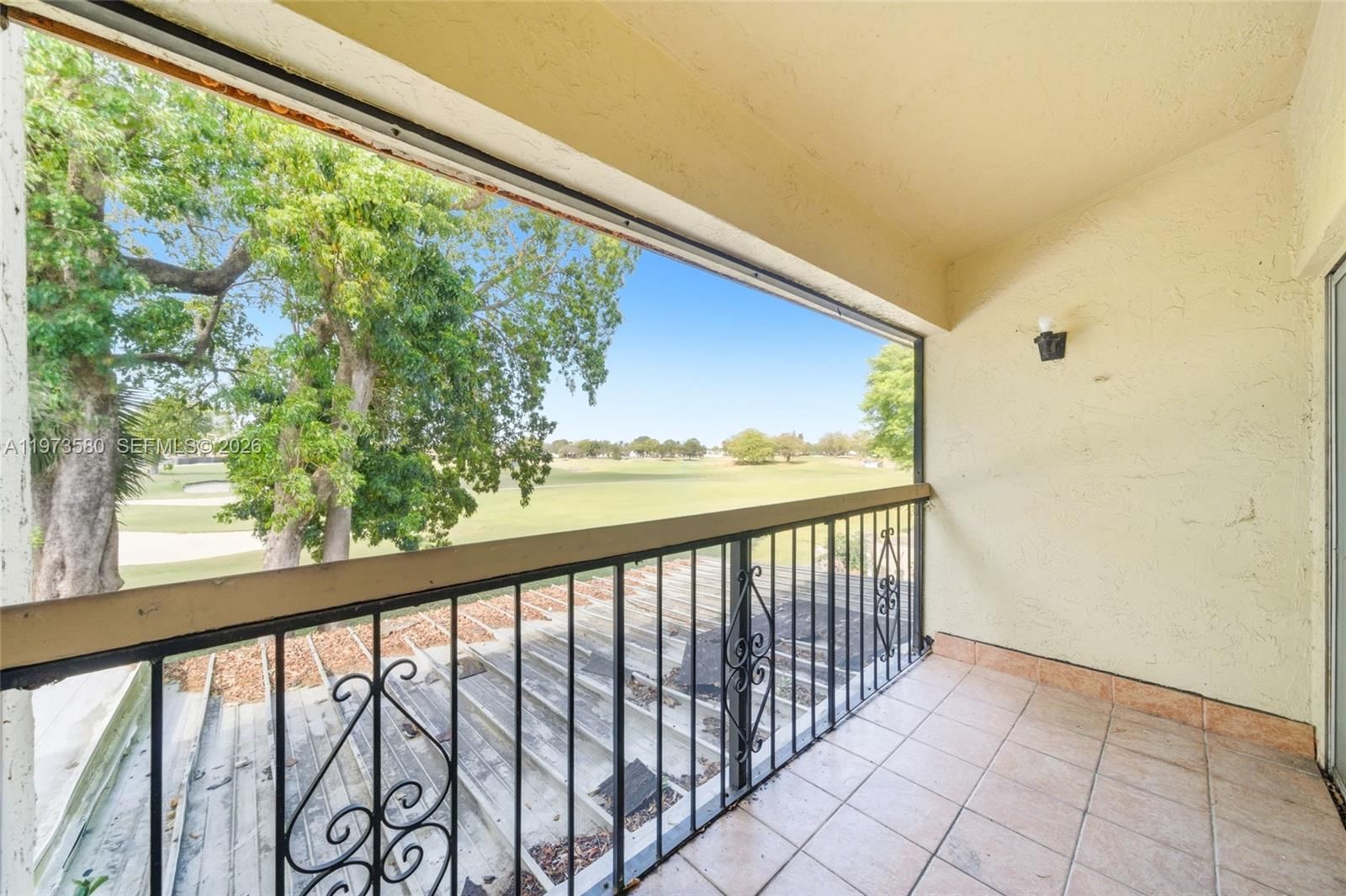 Real estate property located at 14371 Kendale Lakes Cir, Miami-dade, Catalonia Lake Villas, Miami, FL