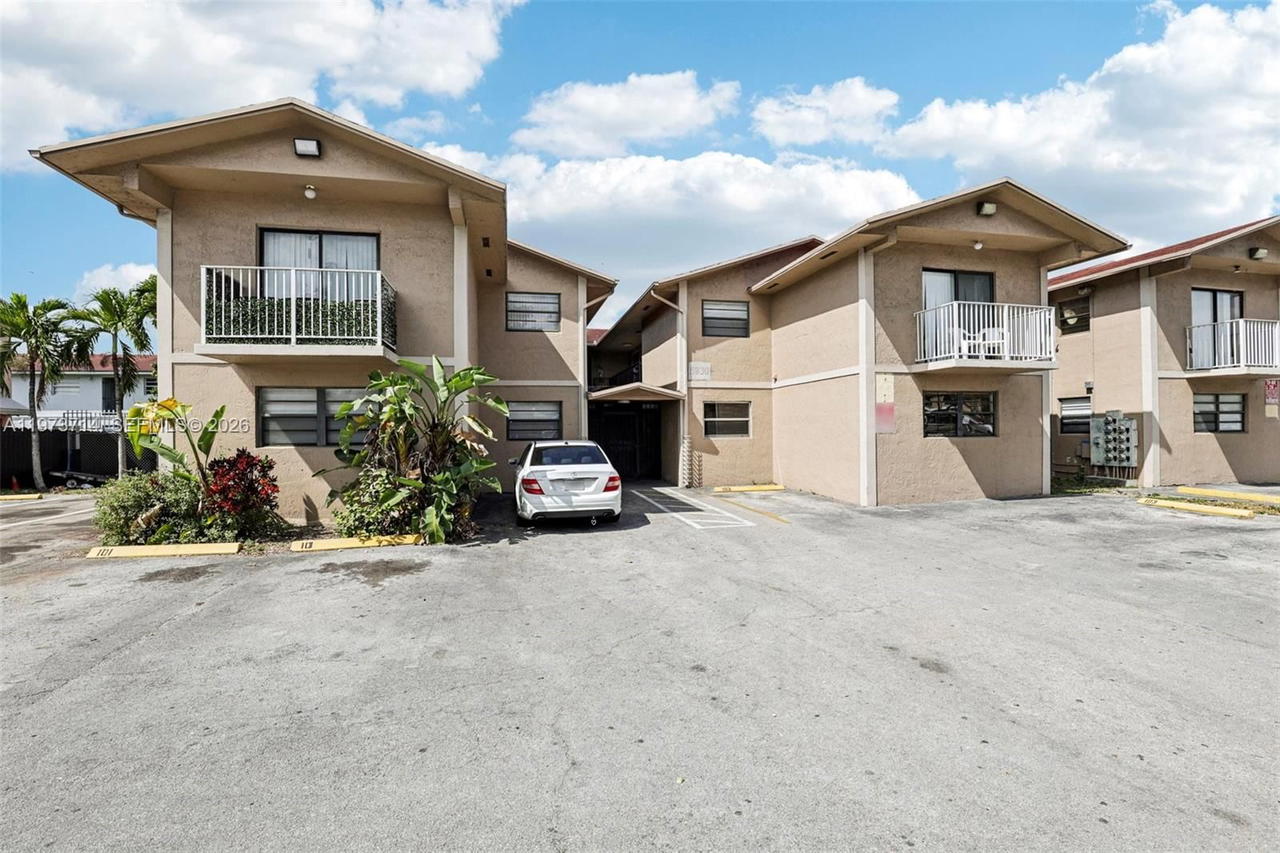Real estate property located at 5930 25th Ct #104, Miami-dade, Villas De Marbella Condo, Hialeah, FL