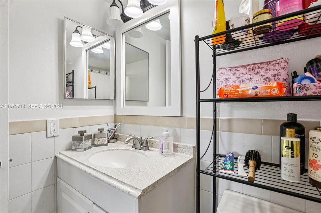 Real estate property located at 5930 25th Ct #104, Miami-dade, Villas De Marbella Condo, Hialeah, FL
