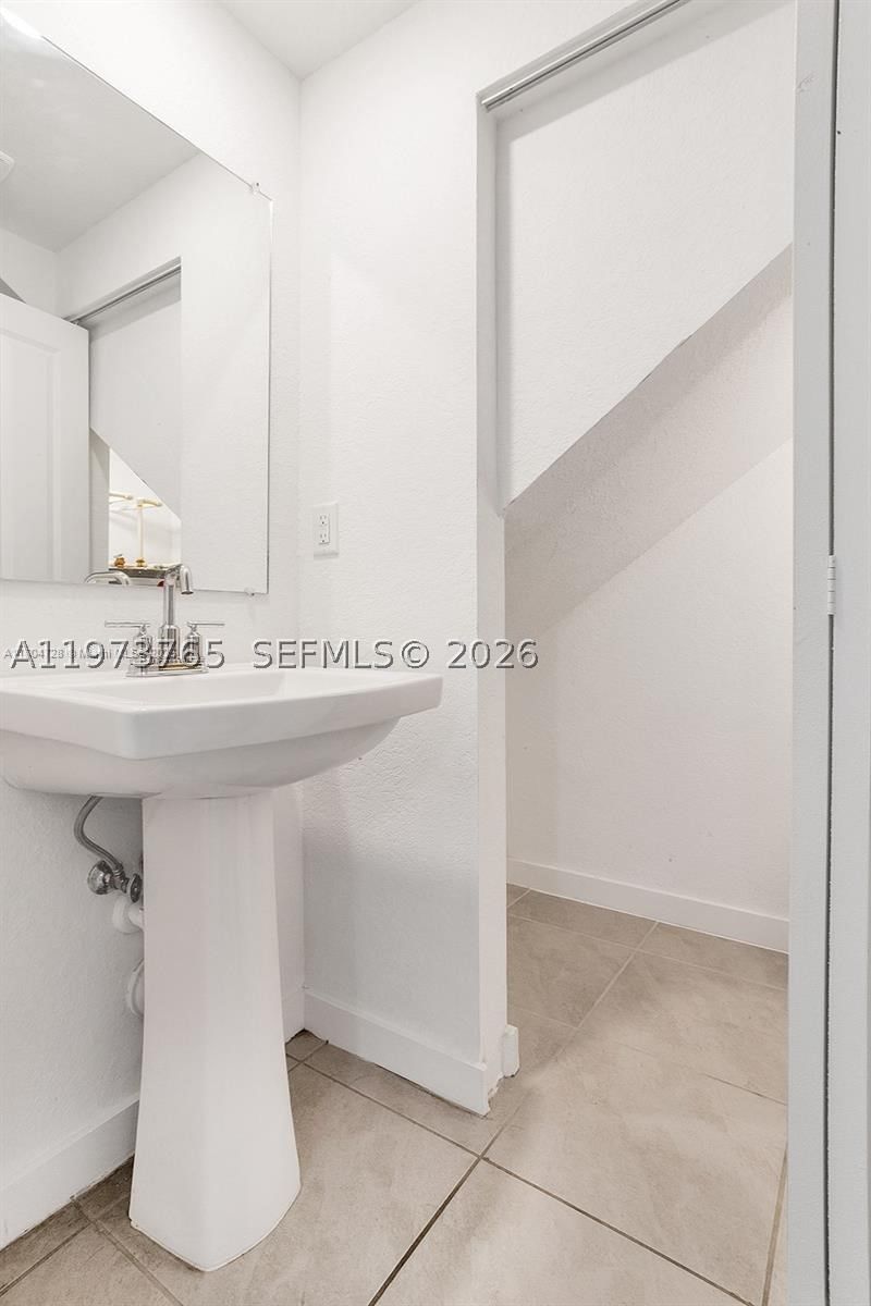 Real estate property located at 1363 208th Ter, Miami-dade, Walden Place, Miami Gardens, FL