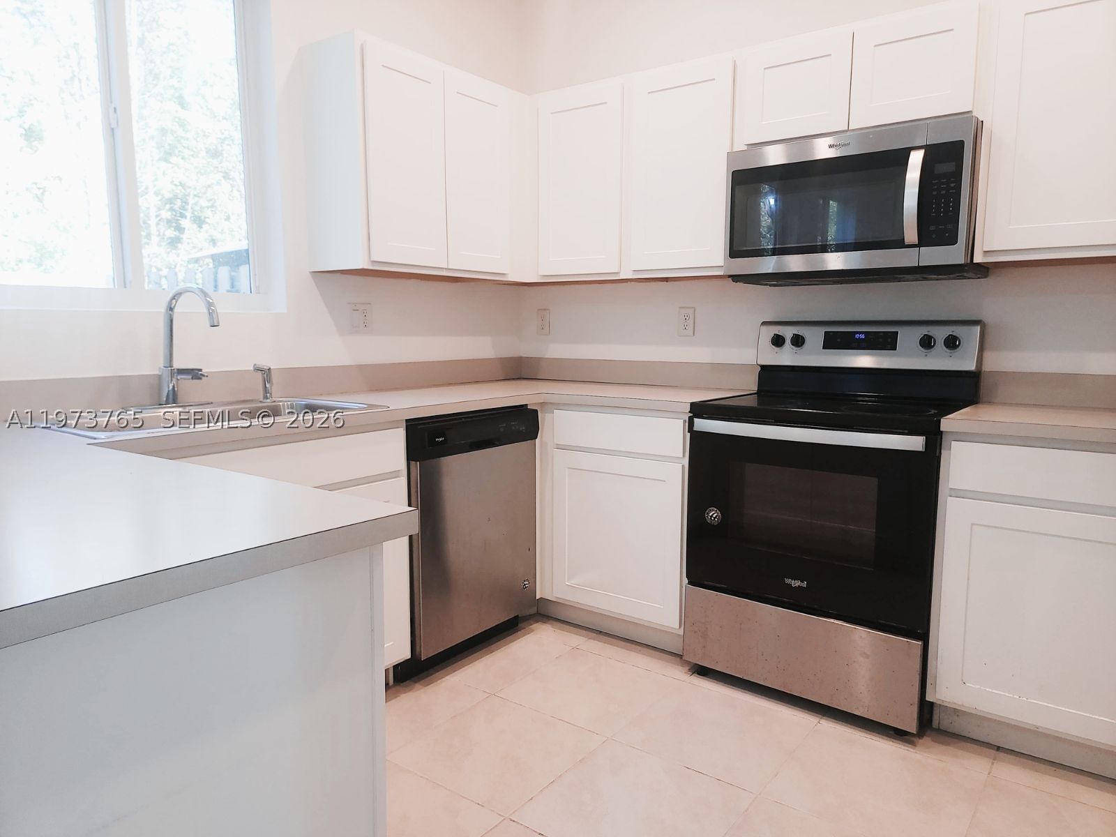 Real estate property located at 1363 208th Ter, Miami-dade, Walden Place, Miami Gardens, FL