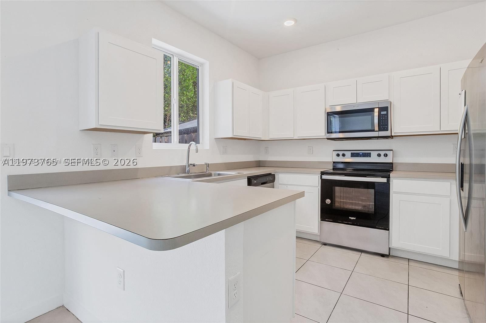 Real estate property located at 1363 208th Ter, Miami-dade, Walden Place, Miami Gardens, FL