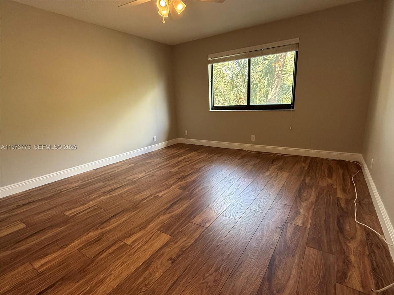 Real estate property located at 302 Lakeview Dr #204, Broward, Racquet Club Apts At Bona, Weston, FL