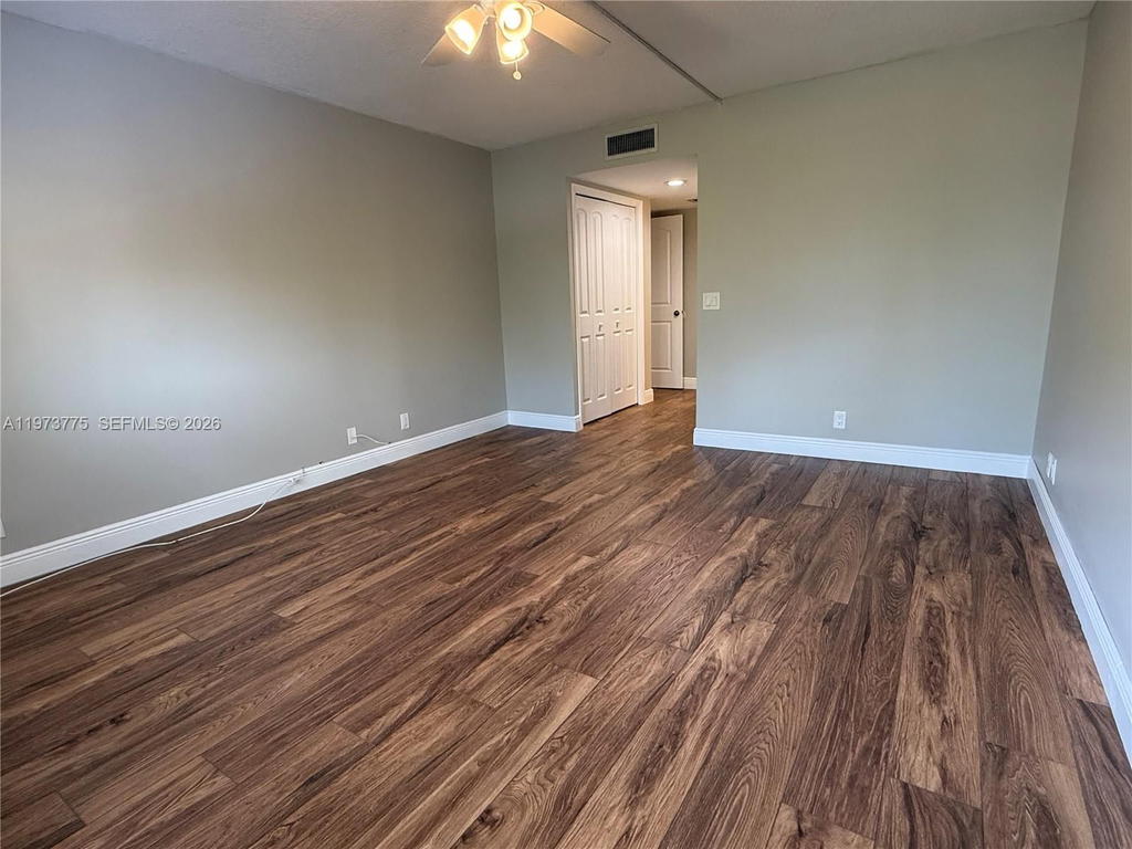 Real estate property located at 302 Lakeview Dr #204, Broward, Racquet Club Apts At Bona, Weston, FL