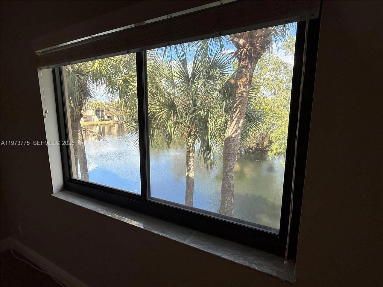 Real estate property located at 302 Lakeview Dr #204, Broward, Racquet Club Apts At Bona, Weston, FL