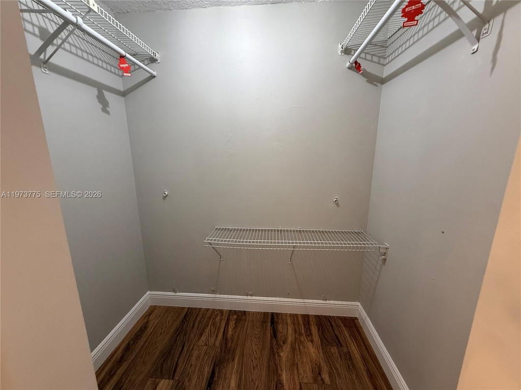 Real estate property located at 302 Lakeview Dr #204, Broward, Racquet Club Apts At Bona, Weston, FL