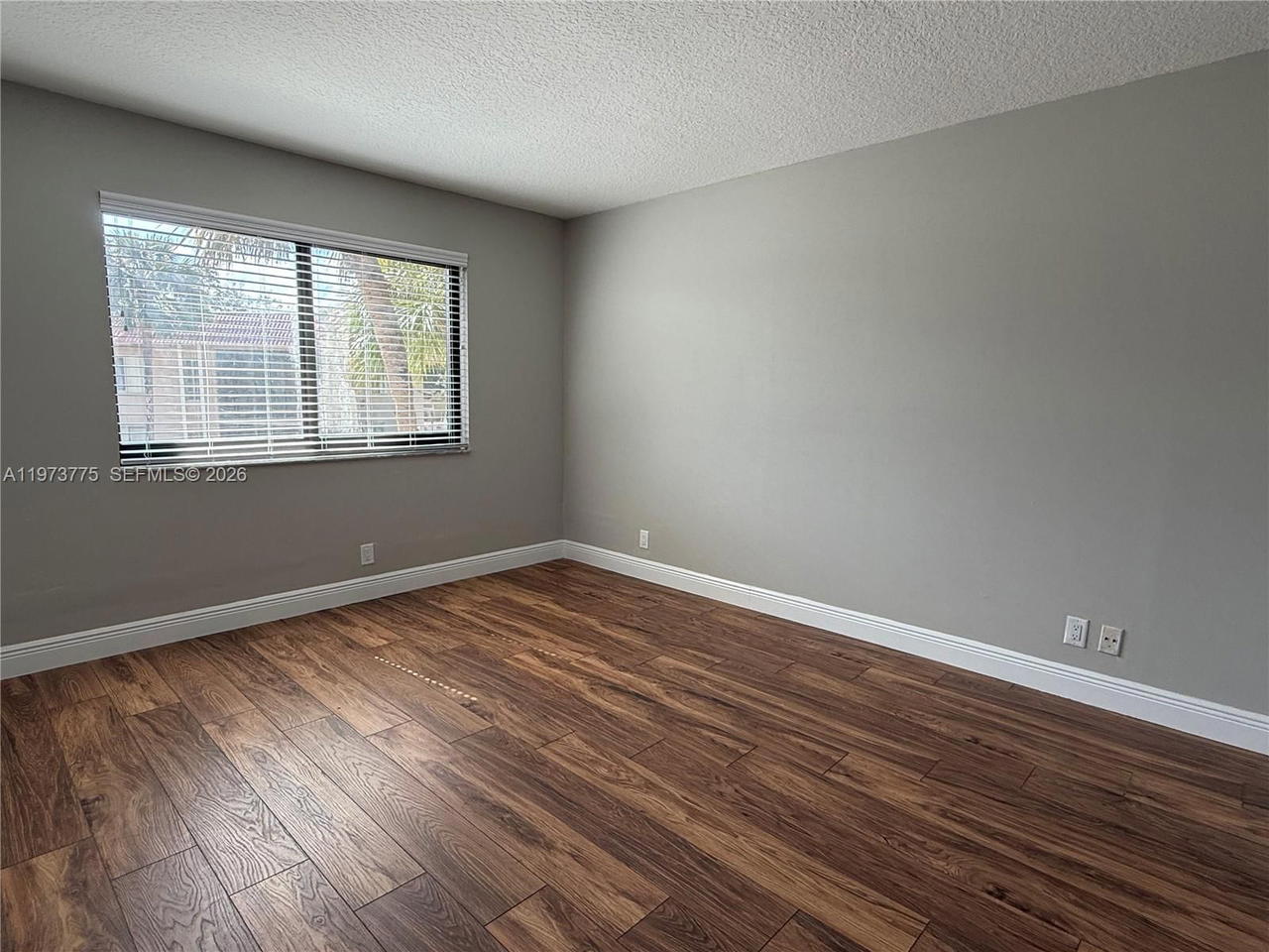 Real estate property located at 302 Lakeview Dr #204, Broward, Racquet Club Apts At Bona, Weston, FL
