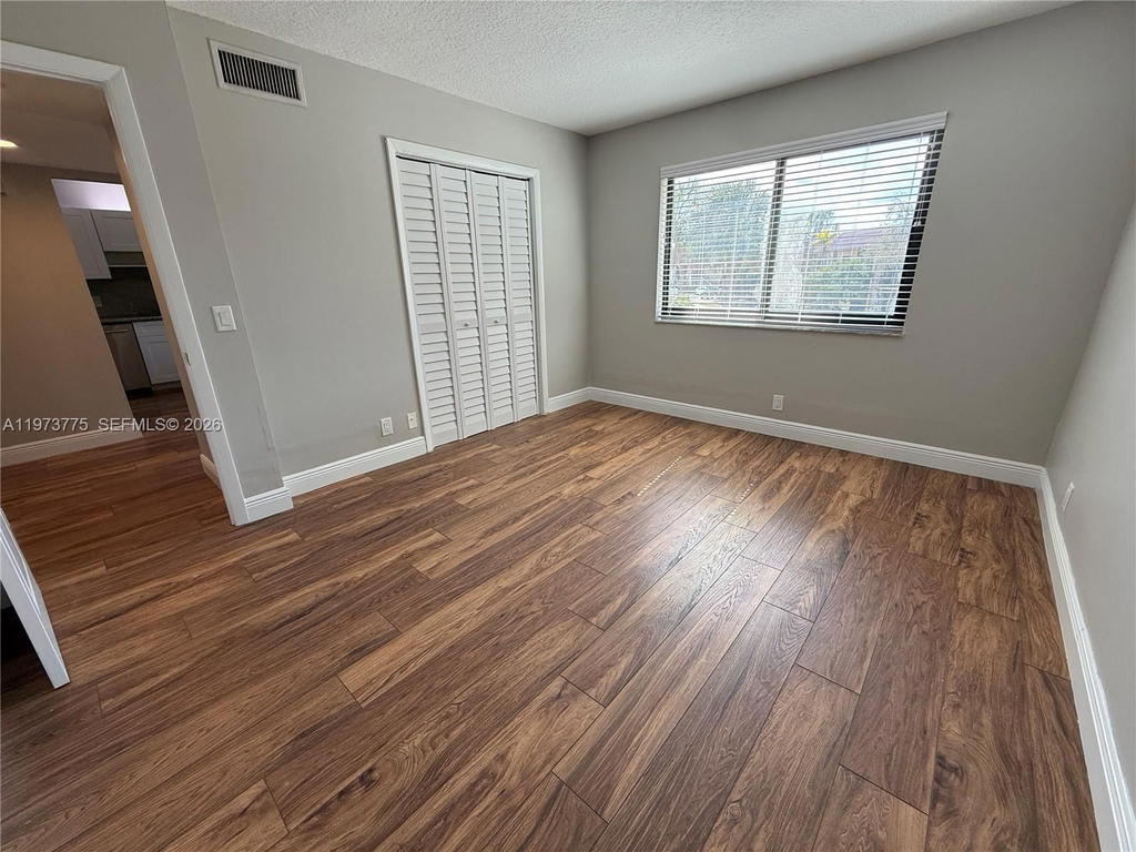 Real estate property located at 302 Lakeview Dr #204, Broward, Racquet Club Apts At Bona, Weston, FL