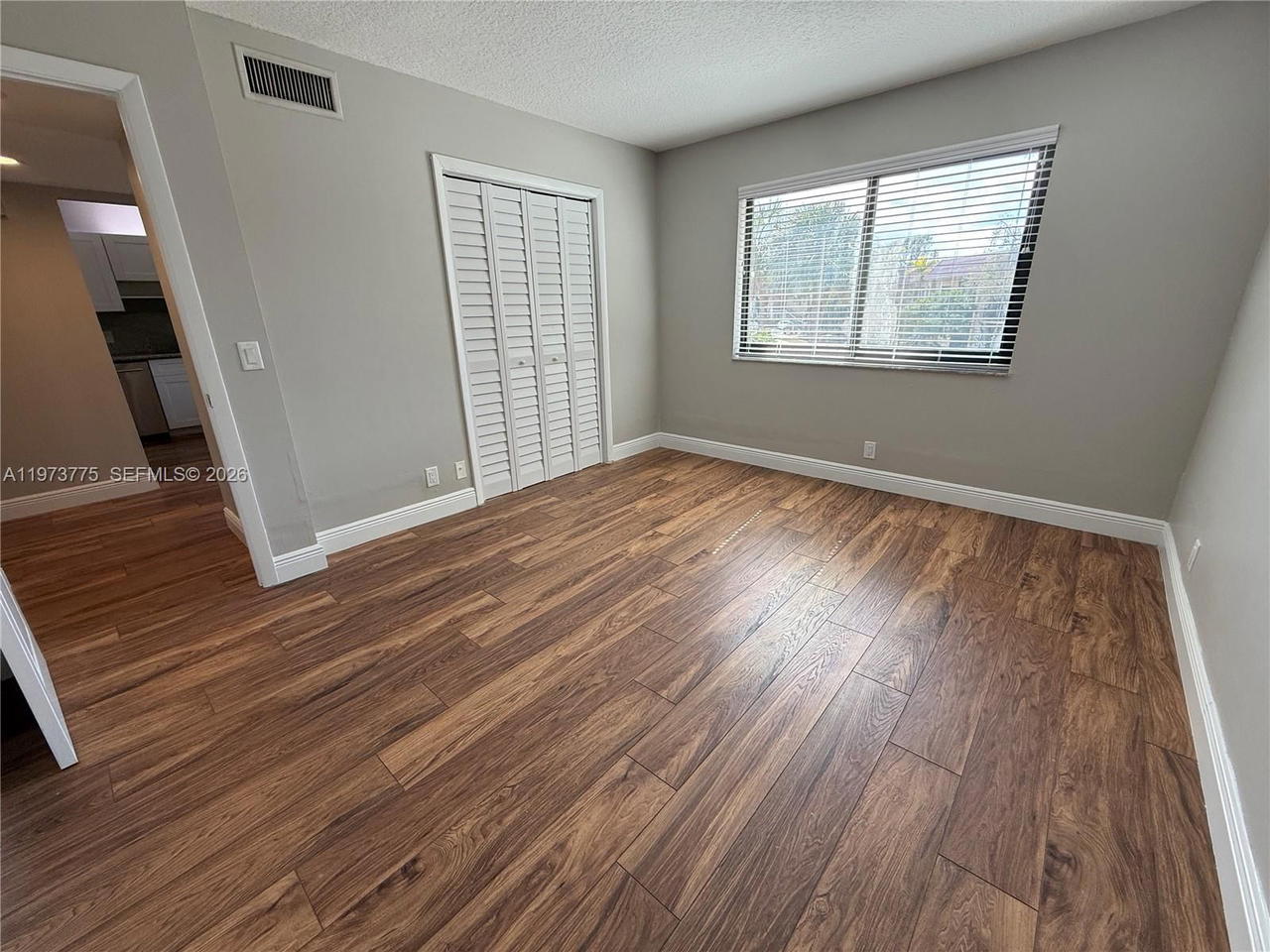 Real estate property located at 302 Lakeview Dr #204, Broward, Racquet Club Apts At Bona, Weston, FL