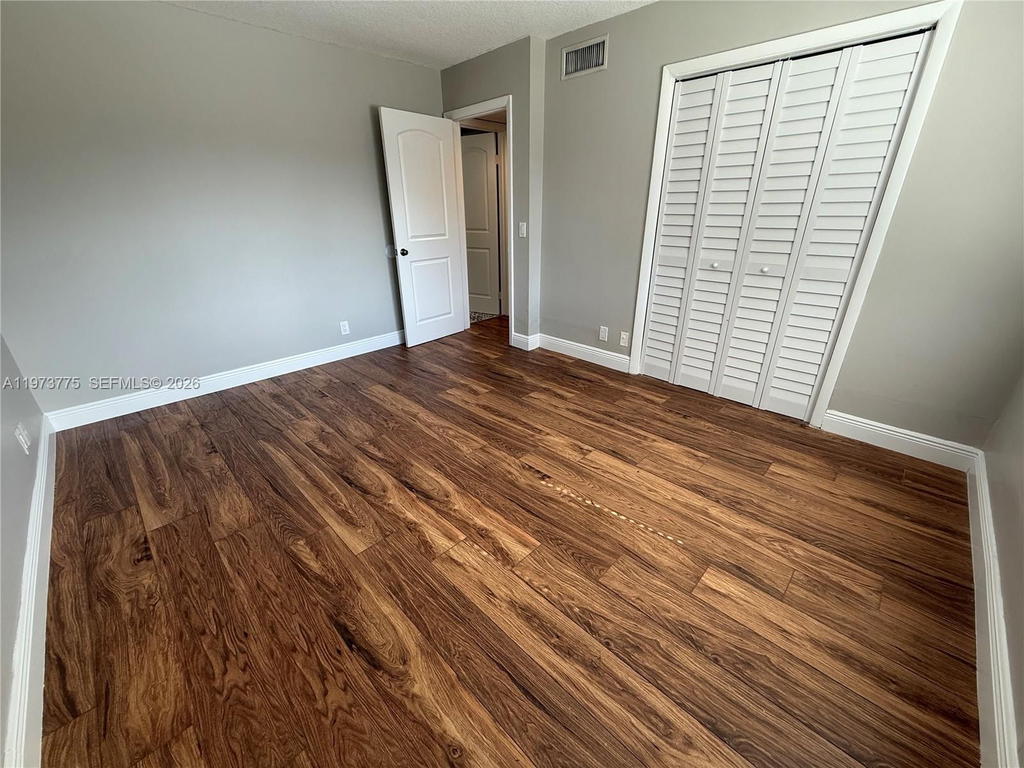 Real estate property located at 302 Lakeview Dr #204, Broward, Racquet Club Apts At Bona, Weston, FL