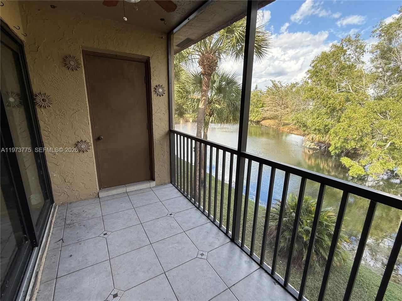 Real estate property located at 302 Lakeview Dr #204, Broward, Racquet Club Apts At Bona, Weston, FL