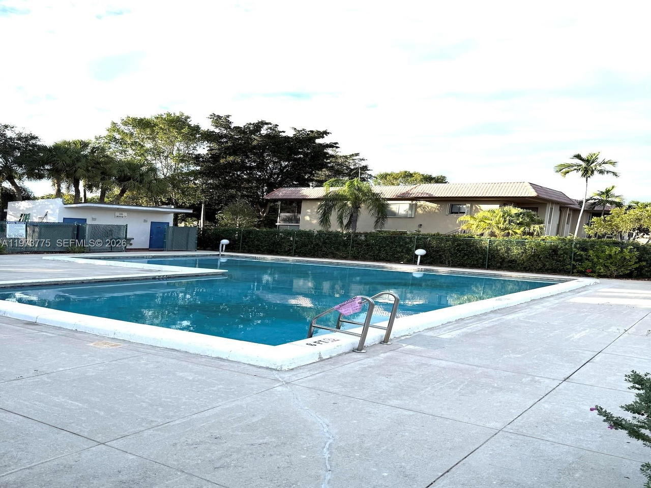 Real estate property located at 302 Lakeview Dr #204, Broward, Racquet Club Apts At Bona, Weston, FL