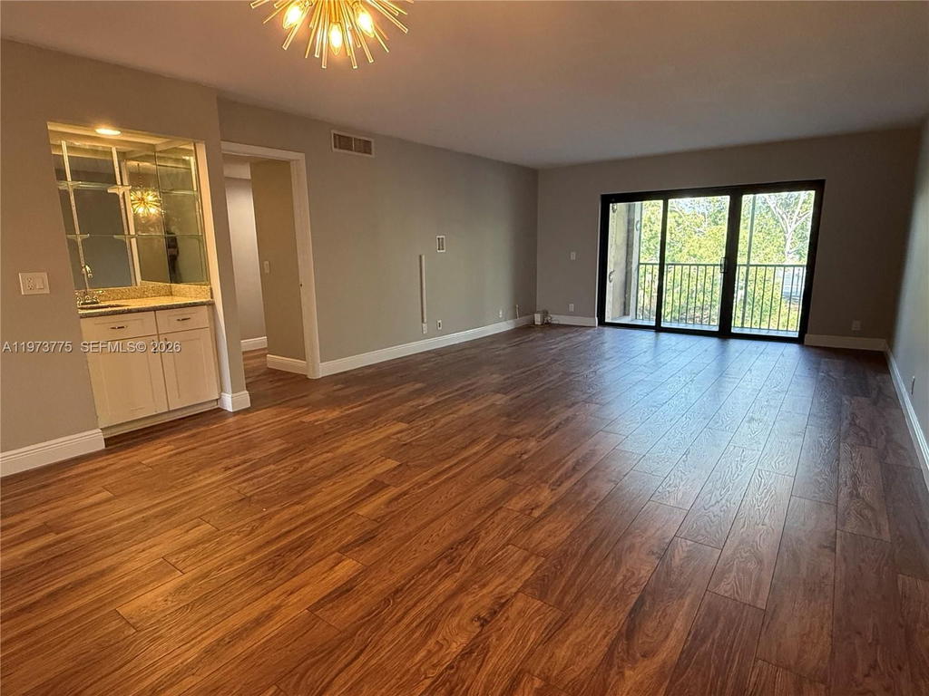 Real estate property located at 302 Lakeview Dr #204, Broward, Racquet Club Apts At Bona, Weston, FL