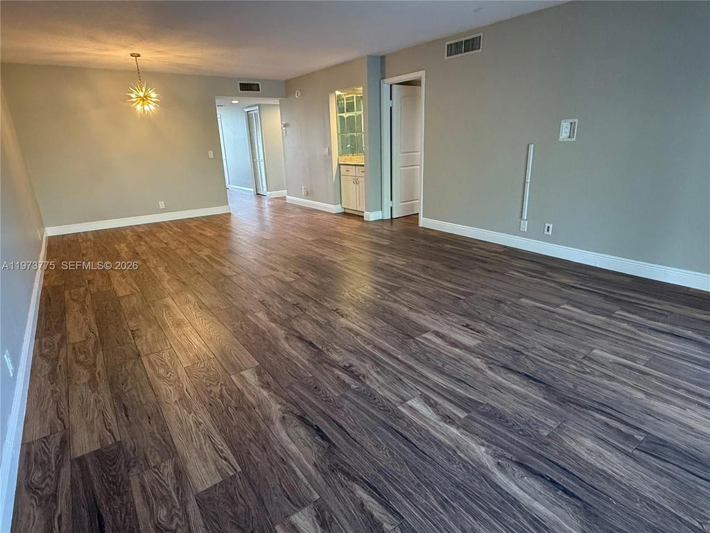 Real estate property located at 302 Lakeview Dr #204, Broward, Racquet Club Apts At Bona, Weston, FL