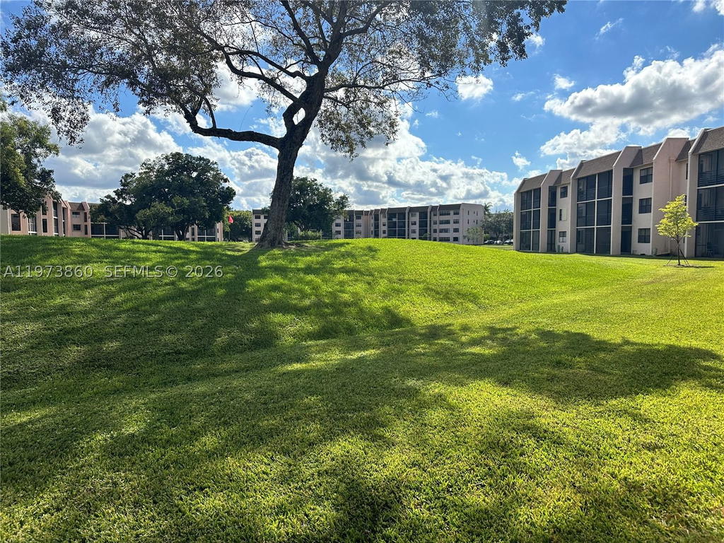 Real estate property located at 10434 Sunrise Lakes Blvd #102, Broward, Sunrise Lakes 218 Condo, Sunrise, FL