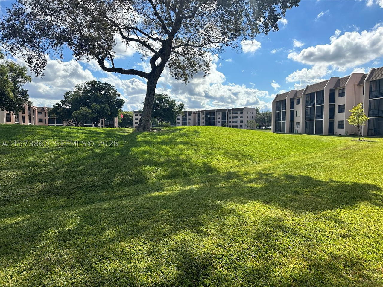 Real estate property located at 10434 Sunrise Lakes Blvd #102, Broward, Sunrise Lakes 218 Condo, Sunrise, FL