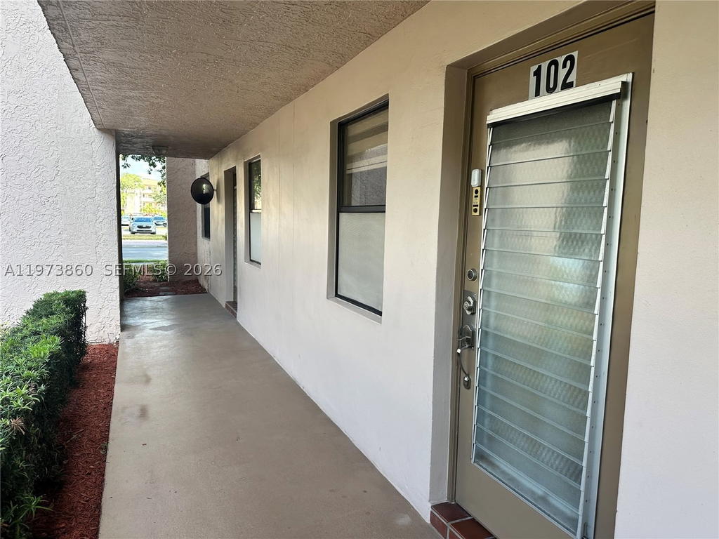 Real estate property located at 10434 Sunrise Lakes Blvd #102, Broward, Sunrise Lakes 218 Condo, Sunrise, FL