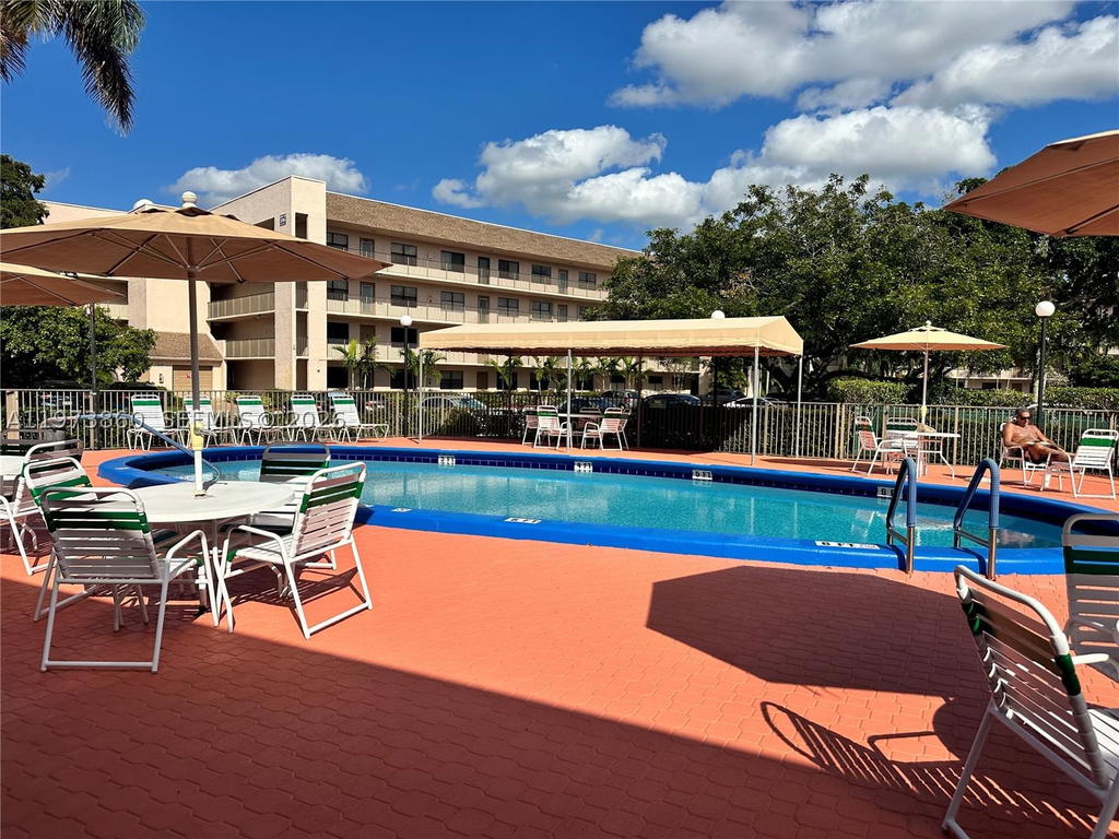 Real estate property located at 10434 Sunrise Lakes Blvd #102, Broward, Sunrise Lakes 218 Condo, Sunrise, FL