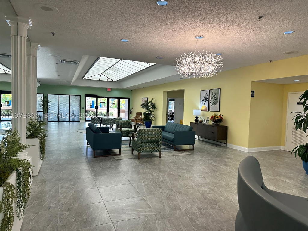 Real estate property located at 10434 Sunrise Lakes Blvd #102, Broward, Sunrise Lakes 218 Condo, Sunrise, FL