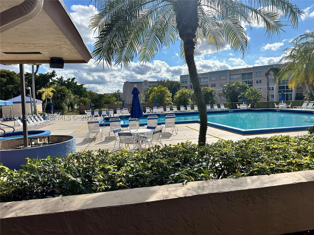 Real estate property located at 10434 Sunrise Lakes Blvd #102, Broward, Sunrise Lakes 218 Condo, Sunrise, FL
