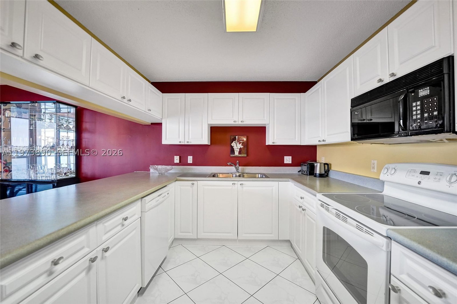 Real estate property located at 17700 Bay Rd #805, Miami-dade, Le Maisonneuve Condo, Sunny Isles Beach, FL
