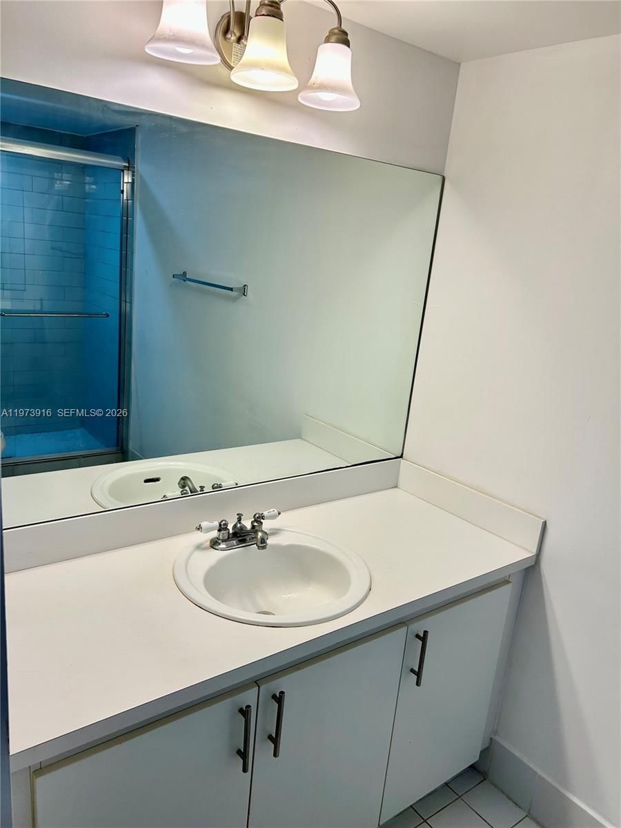 Real estate property located at 4712 114th Ave #102, Miami-dade, Villa Doral Condo No 4, Doral, FL