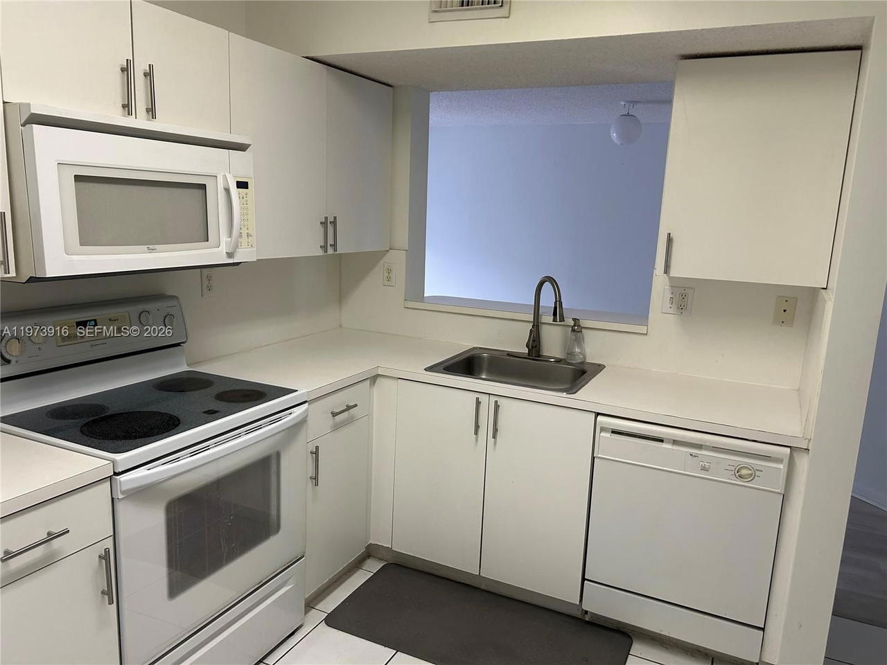Real estate property located at 4712 114th Ave #102, Miami-dade, Villa Doral Condo No 4, Doral, FL