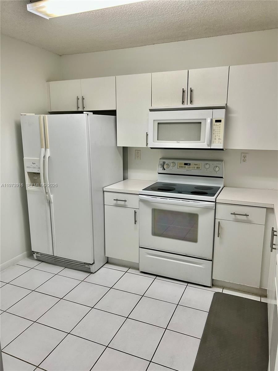 Real estate property located at 4712 114th Ave #102, Miami-dade, Villa Doral Condo No 4, Doral, FL