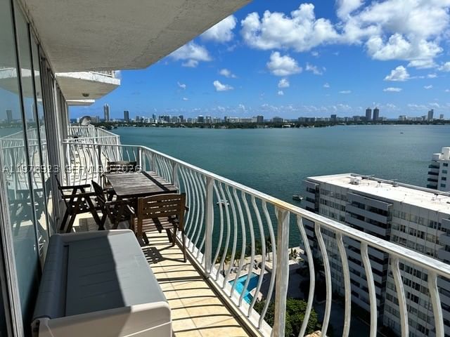 Real estate property located at 7601 Treasure Dr #1905, Miami-dade, The Grandview Palace Cond, North Bay Village, FL