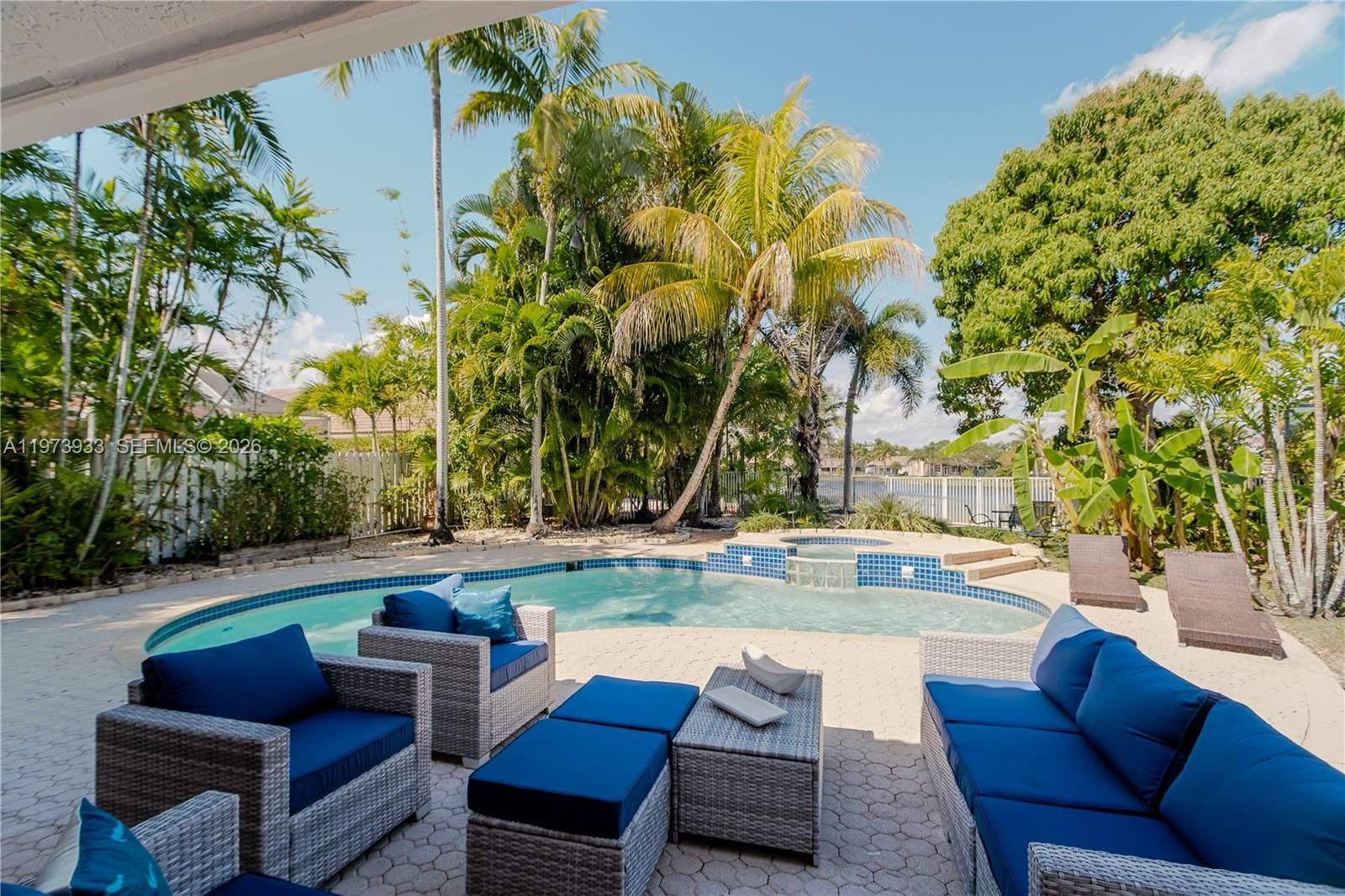 Real estate property located at 362 Lake Crest Ct, Broward, Sector 4, Weston, FL